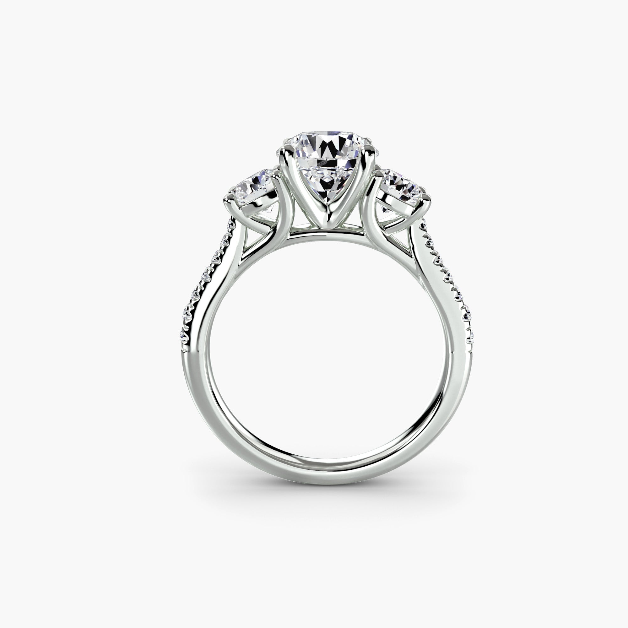 Der Drei Stein Ring mit Pavé Band