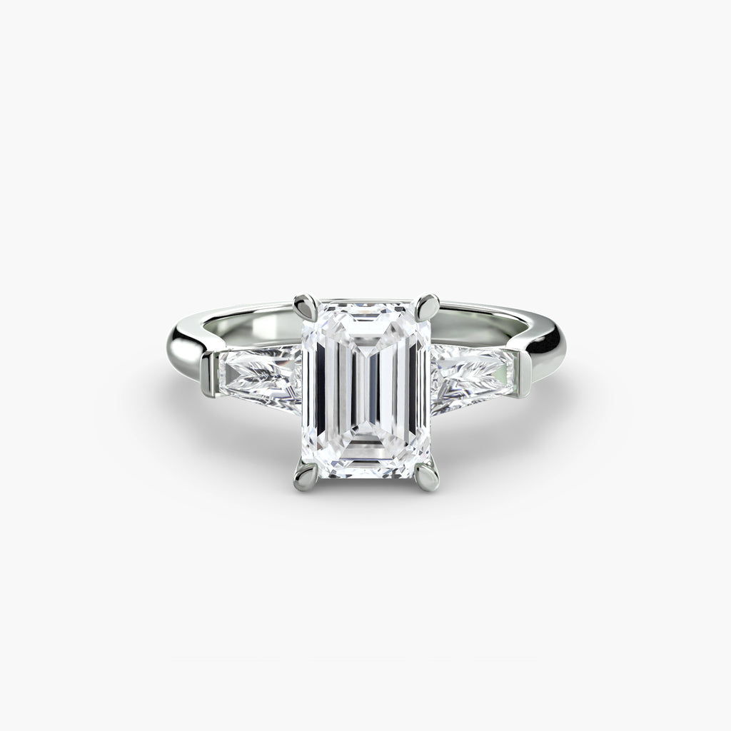 Der Drei Stein Ring (Baguette Seitensteine)