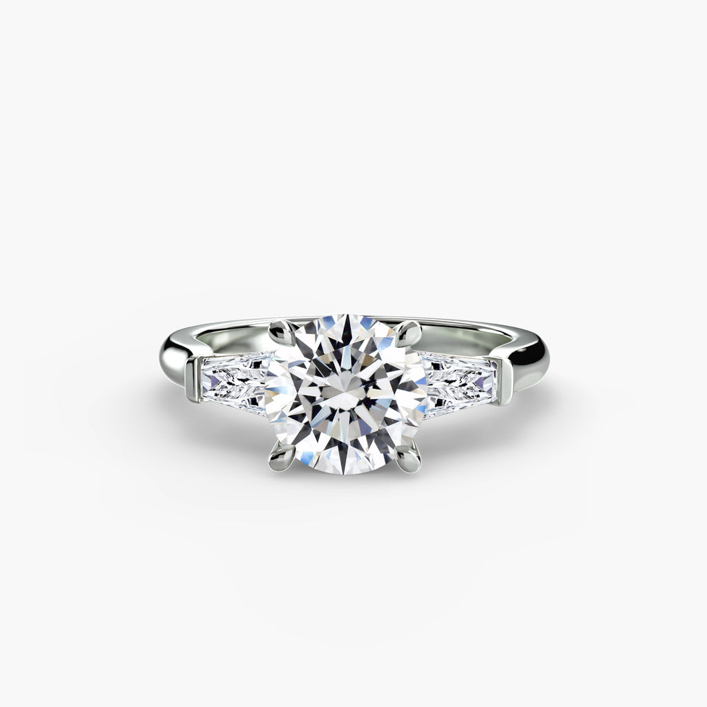 Der Drei Stein Ring (Baguette Seitensteine)