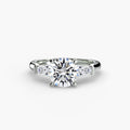 Der Drei Stein Ring (Baguette Seitensteine)