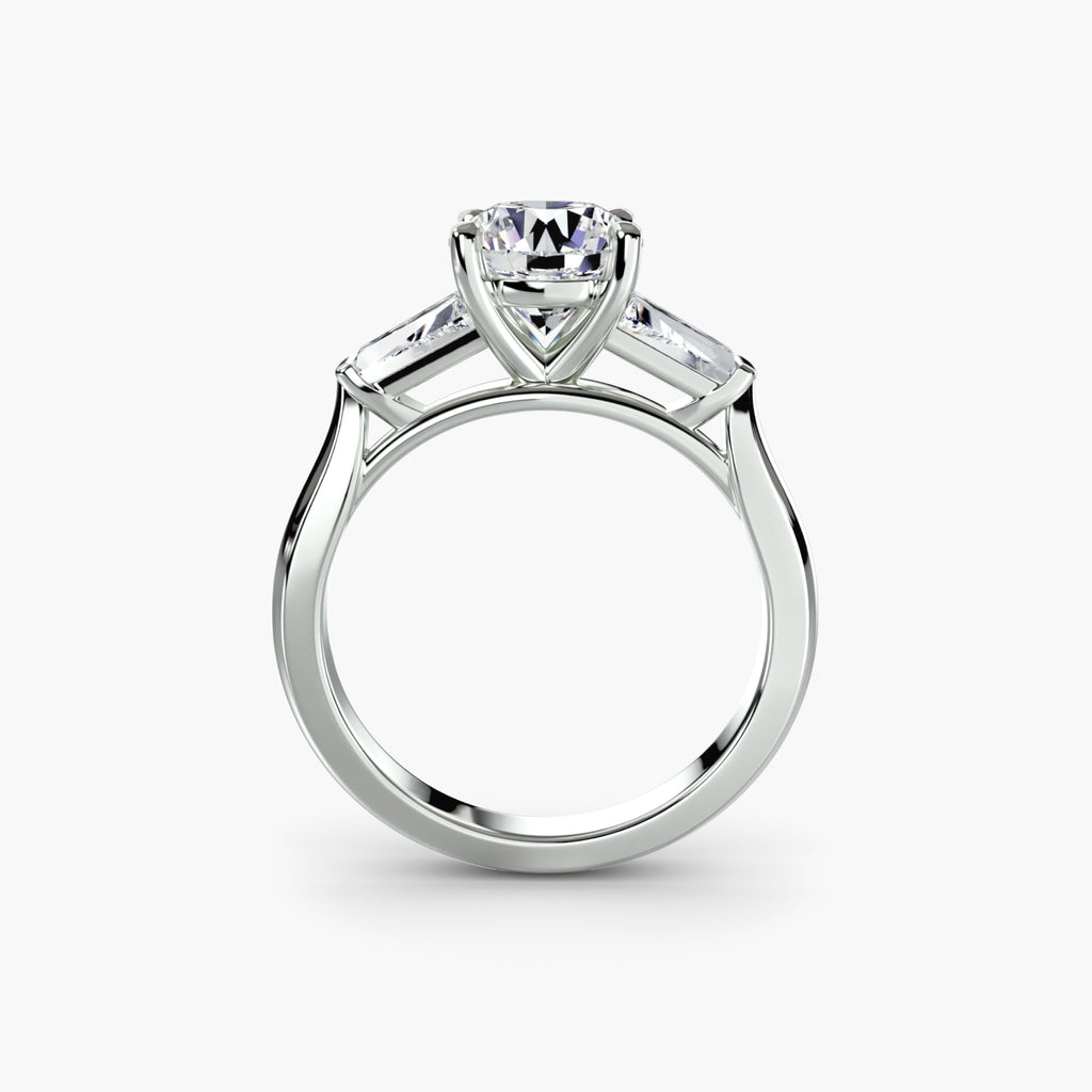 Der Drei Stein Ring (Baguette Seitensteine)