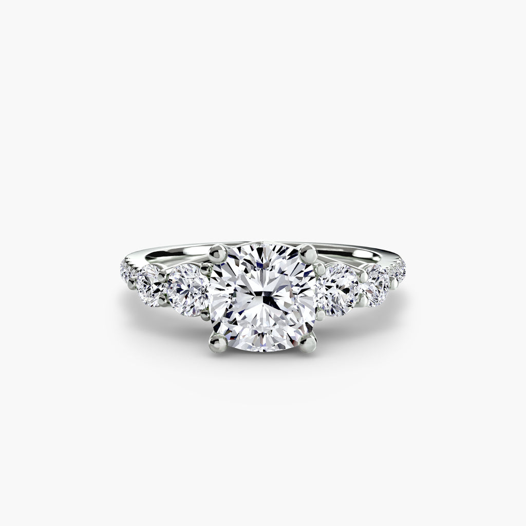 Fünf Stein Ring mit Pavé Band