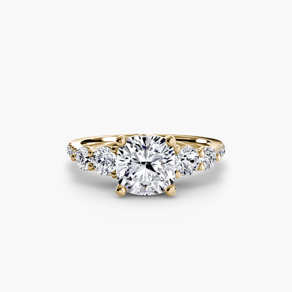 Fünf Stein Ring mit Pavé Band