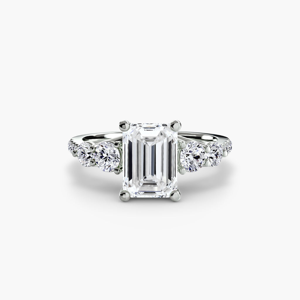 Fünf Stein Ring mit Pavé Band