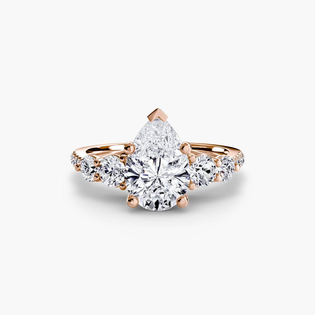 Fünf Stein Ring mit Pavé Band