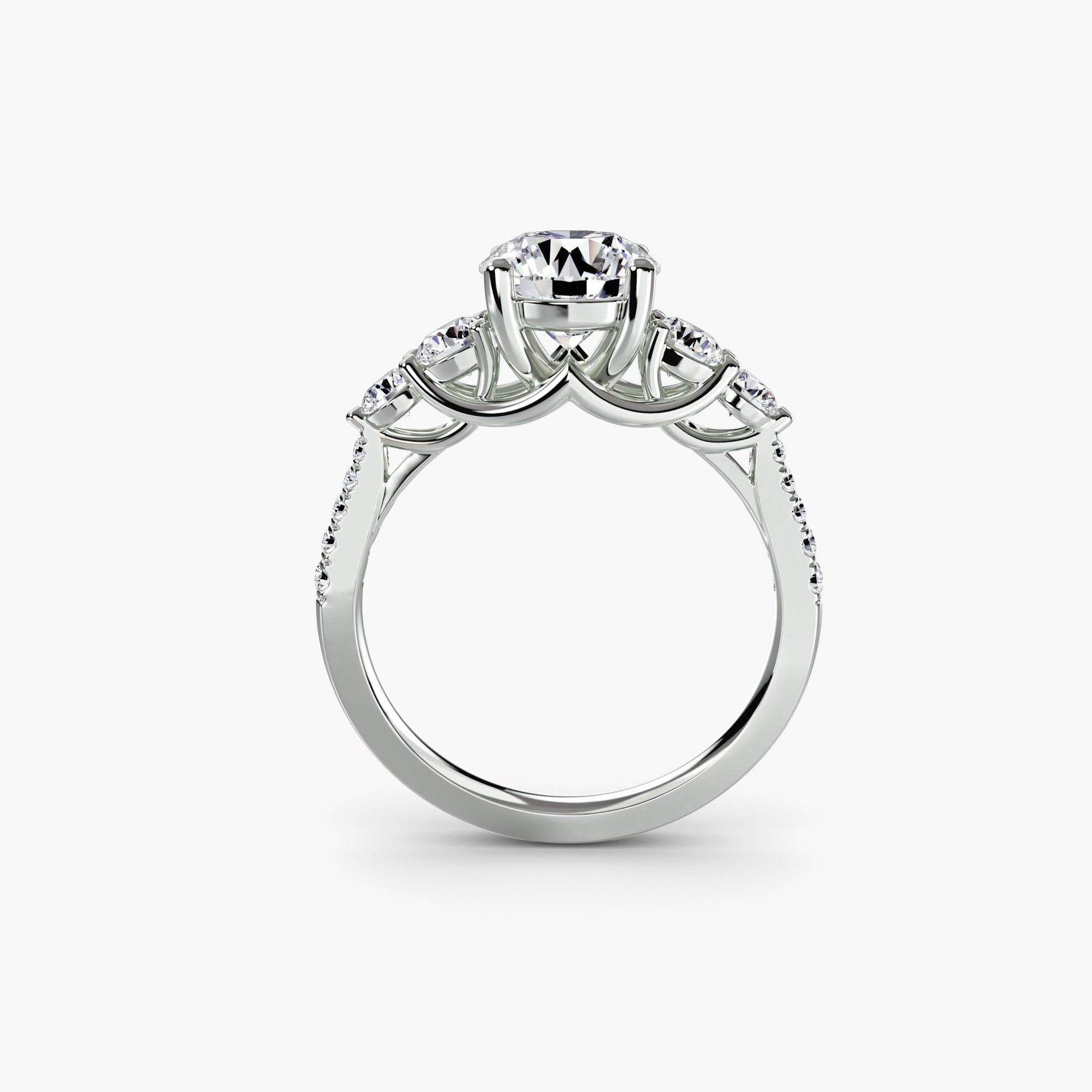 Fünf Stein Ring mit Pavé Band