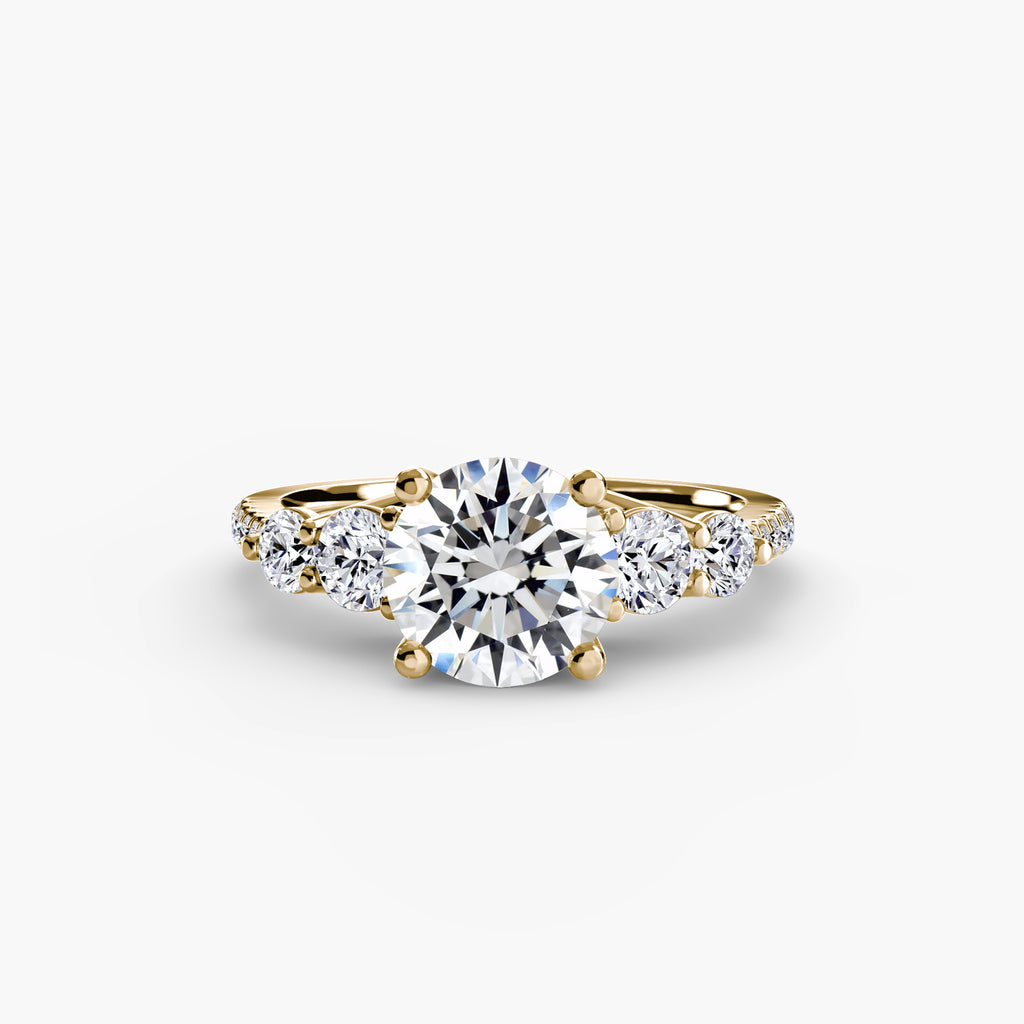 Fünf Stein Ring mit Pavé Band
