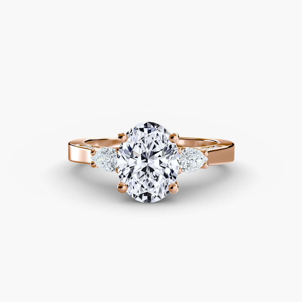 Der Drei Stein Ring mit Pavé Schultern