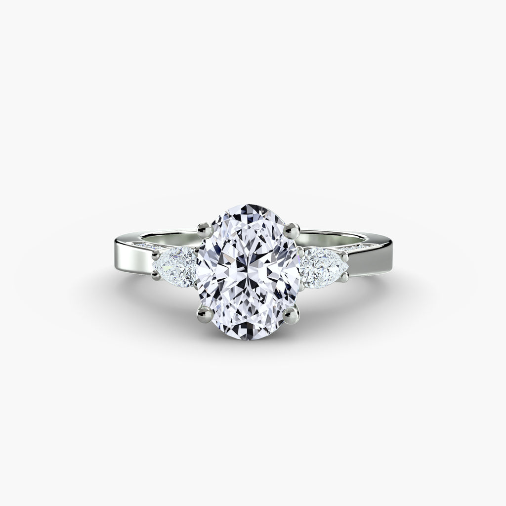Der Drei Stein Ring mit Pavé Schultern